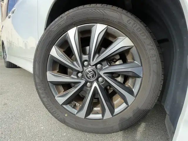 トヨタ ヴォクシー S－Z 東京都 2022(令4)年 5.7万km ホワイトパールクリスタルシャイン 純正１０．５型ナビ　/追従クルコン　/両側電動ドア　/前後ドラレコ　/ＨＤＭＩ　/ビルトイン２．０ＥＴＣ　/フルセグＴＶ　/Ｂｌｕｅｔｏｏｔｈ　/シートヒーター　/ハーフレザー　/ＤＶＤ　/ＬＥＤヘッド　/トヨタセーフティ