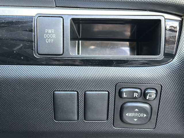 トヨタ エスティマ アエラス プレミアムエディション 京都府 2013(平25)年 8.6万km ホワイトパールクリスタルシャイン (株)IDOMが運営する【じしゃロン伏見店】の自社ローン専用車両になりますこちらは現金またはオートローンご利用時の価格です。自社ローンご希望の方は別途その旨お申付け下さい