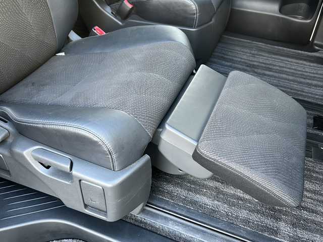 トヨタ エスティマ アエラス プレミアムエディション 京都府 2013(平25)年 8.6万km ホワイトパールクリスタルシャイン (株)IDOMが運営する【じしゃロン伏見店】の自社ローン専用車両になりますこちらは現金またはオートローンご利用時の価格です。自社ローンご希望の方は別途その旨お申付け下さい