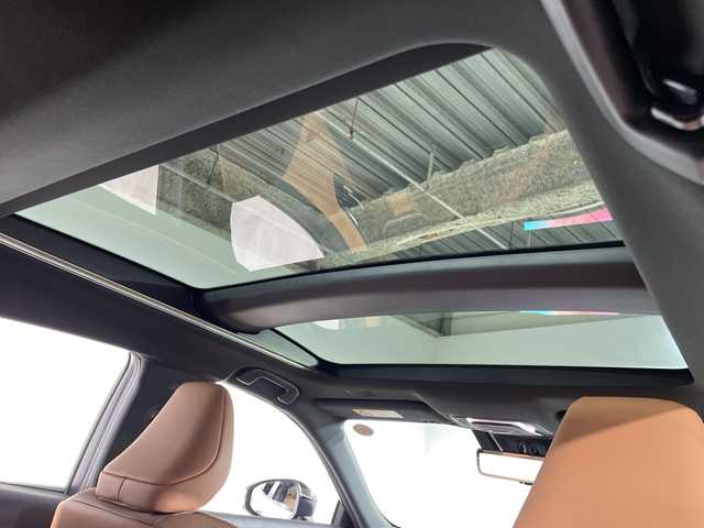 トヨタ クラウン スポーツ Z 福岡県 2024(令6)年 0.9万km パールⅡ 純正メモリナビ/パノラマルーフ/アドバンスドパーク/アラウンドビューモニター/ブラインドスポットモニター/フルセグテレビ/ブラウンレザーシート/シートヒーター/シートクーラー/ETC2.0/パワーバックドア/置くだけ充電/純正フロアマット