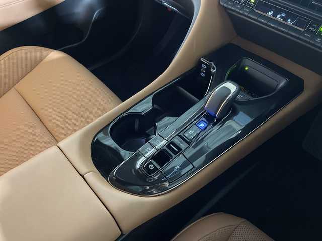 トヨタ クラウン スポーツ Z 福岡県 2024(令6)年 0.9万km パールⅡ 純正メモリナビ/パノラマルーフ/アドバンスドパーク/アラウンドビューモニター/ブラインドスポットモニター/フルセグテレビ/ブラウンレザーシート/シートヒーター/シートクーラー/ETC2.0/パワーバックドア/置くだけ充電/純正フロアマット