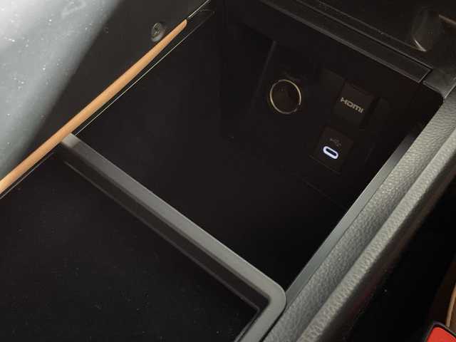 トヨタ クラウン スポーツ Z 福岡県 2024(令6)年 0.9万km パールⅡ 純正メモリナビ/パノラマルーフ/アドバンスドパーク/アラウンドビューモニター/ブラインドスポットモニター/フルセグテレビ/ブラウンレザーシート/シートヒーター/シートクーラー/ETC2.0/パワーバックドア/置くだけ充電/純正フロアマット