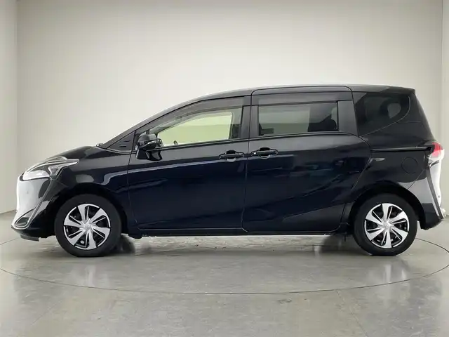 トヨタ シエンタ ハイブリッド G クエロ 愛知県 2021(令3)年 2万km ブラックマイカ 純正９型ナビ　全方位カメラ　シートヒーター　ＥＴＣ　両側パワスラ　セーフティセンス　衝突軽減　車線逸脱　コーナーセンサー　ＬＥＤライト　ＡＣ１００Ｖ　ハンドルヒーター　ハーフレザー　クルコン　フォグ　オートハイビーム　純正フロアマット　