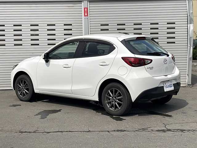 マツダ デミオ 13C 道央・札幌 2016(平28)年 11.1万km アークティックホワイト 4WD/純正ナビ/　BT/ワンセグTV/バックカメラ/社外LEDヘッドライト/社外15インチアルミホイール/スマートキー/ETC