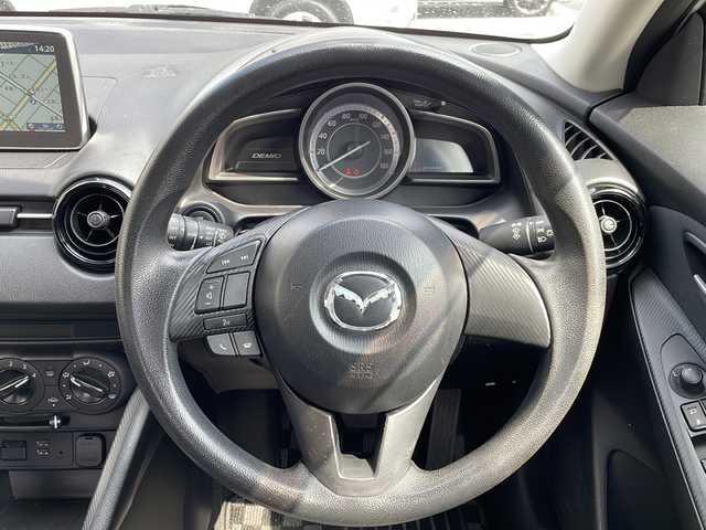 マツダ デミオ 13C 道央・札幌 2016(平28)年 11.1万km アークティックホワイト 4WD/純正ナビ/　BT/ワンセグTV/バックカメラ/社外LEDヘッドライト/社外15インチアルミホイール/スマートキー/ETC
