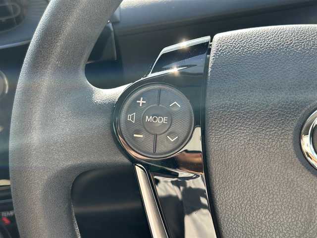 トヨタ アクア S 山形県 2018(平30)年 5.6万km スーパーホワイトⅡ 純正カーオーディオ/　　【CD USB AUX AM/FM】/アイドリングストップ/横滑り防止装置/ステアリングスイッチ/電動格納ウィンカーミラー/純正フロアマット/ドアバイザ―/リモコンキー×2/ETC