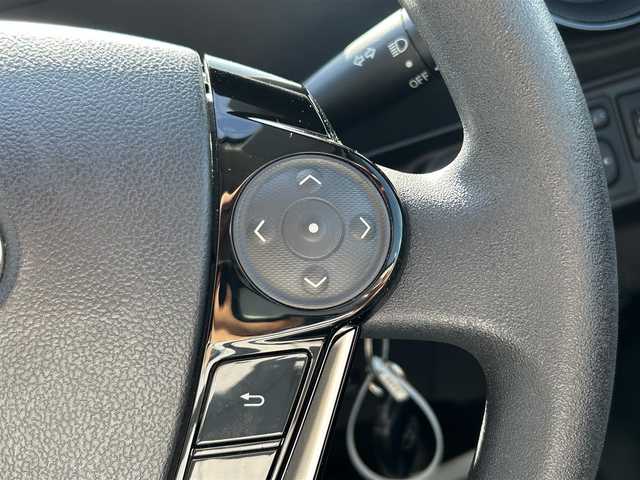 トヨタ アクア S 山形県 2018(平30)年 5.6万km スーパーホワイトⅡ 純正カーオーディオ/　　【CD USB AUX AM/FM】/アイドリングストップ/横滑り防止装置/ステアリングスイッチ/電動格納ウィンカーミラー/純正フロアマット/ドアバイザ―/リモコンキー×2/ETC