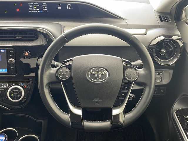 トヨタ アクア G ソフトレザーセレクション 沖縄県 2018(平30)年 4.9万km フレッシュグリーンマイカメタリック 純正SDナビ（NSZT-W66T）/　CD/DVD/SD/BT/フルセグ/ビルトインETC/ドライブレコーダー（DRT-H66A)/トヨタセーフティセンス/合皮シート/LEDヘッドライト/オートマチックハイビーム/オートライト/フロアマット/プッシュスタート/スマートキ―