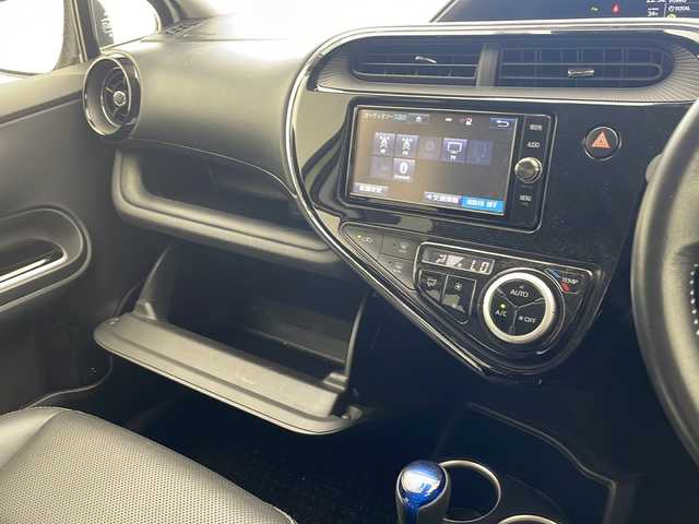 トヨタ アクア G ソフトレザーセレクション 沖縄県 2018(平30)年 4.9万km フレッシュグリーンマイカメタリック 純正SDナビ（NSZT-W66T）/　CD/DVD/SD/BT/フルセグ/ビルトインETC/ドライブレコーダー（DRT-H66A)/トヨタセーフティセンス/合皮シート/LEDヘッドライト/オートマチックハイビーム/オートライト/フロアマット/プッシュスタート/スマートキ―