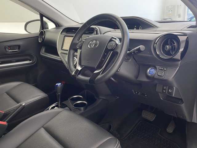 トヨタ アクア G ソフトレザーセレクション 沖縄県 2018(平30)年 4.9万km フレッシュグリーンマイカメタリック 純正SDナビ（NSZT-W66T）/　CD/DVD/SD/BT/フルセグ/ビルトインETC/ドライブレコーダー（DRT-H66A)/トヨタセーフティセンス/合皮シート/LEDヘッドライト/オートマチックハイビーム/オートライト/フロアマット/プッシュスタート/スマートキ―