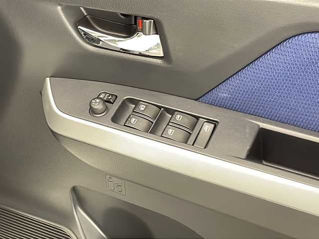 トヨタ タンク カスタムG S 宮崎県 2017(平29)年 5.4万km パールホワイトⅢ 禁煙車/衝突被害軽減ブレーキ/純正ナビTV/（NSZT-W66T/CD/Bluetooth/FMAM/フルセグTV)/純正ビルトインETC/純正LEDオートライト/純正LEDフォグ/純正14インチアルミ/純正フロアマット/両側電動スライドドア/パノラミックビューモニター/クルーズコントロール/クリアランスソナー/前席シートヒーター/オートエアコン/本革巻ハンドル/スマートキー/プッシュエンジンスタート/スペアキー/新車時保証書/取扱い説明書