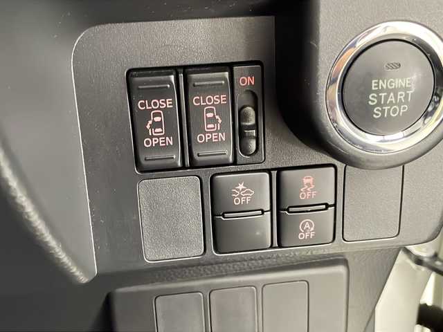 トヨタ タンク カスタムG S 宮崎県 2017(平29)年 5.4万km パールホワイトⅢ 禁煙車/衝突被害軽減ブレーキ/純正ナビTV/（NSZT-W66T/CD/Bluetooth/FMAM/フルセグTV)/純正ビルトインETC/純正LEDオートライト/純正LEDフォグ/純正14インチアルミ/純正フロアマット/両側電動スライドドア/パノラミックビューモニター/クルーズコントロール/クリアランスソナー/前席シートヒーター/オートエアコン/本革巻ハンドル/スマートキー/プッシュエンジンスタート/スペアキー/新車時保証書/取扱い説明書
