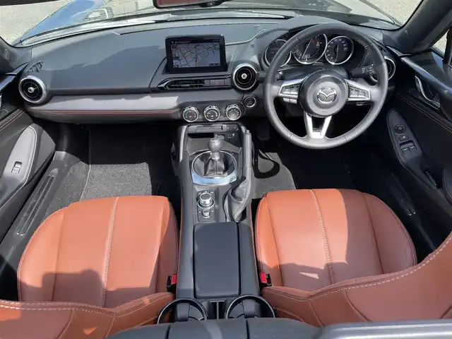 マツダ ロードスター ブラウン トップ 宮城県 2023(令5)年 0.8万km マシーングレープレミアムM /ブラウンレザーシート//BOSEプレミアムサウンド//純正メモリナビ//CD/DVD/SD/BT/USB/フルセグテレビ//バックカメラ//シートヒーター//クルーズコントロール//スマートシティブレーキサポート//ブラインドスポットモニター//車線逸脱警報//ビルトインETC//社外ドライブレコーダー前方