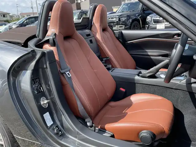 マツダ ロードスター ブラウン トップ 宮城県 2023(令5)年 0.8万km マシーングレープレミアムM /ブラウンレザーシート//BOSEプレミアムサウンド//純正メモリナビ//CD/DVD/SD/BT/USB/フルセグテレビ//バックカメラ//シートヒーター//クルーズコントロール//スマートシティブレーキサポート//ブラインドスポットモニター//車線逸脱警報//ビルトインETC//社外ドライブレコーダー前方