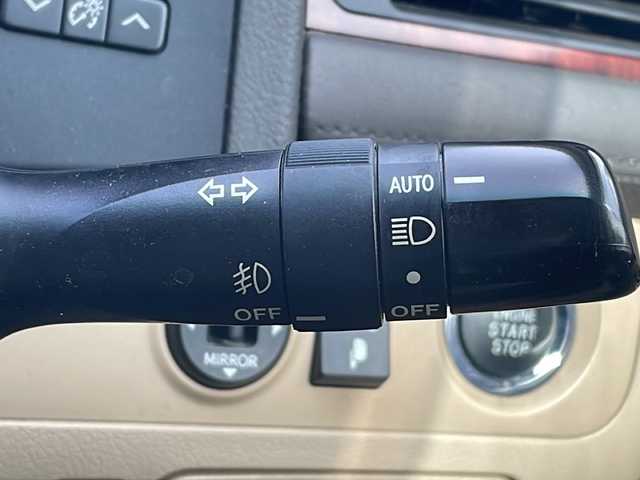 トヨタ クラウン ロイヤル ロイヤルサルーン 三重県 2008(平20)年 7.9万km ホワイトパールクリスタルシャイン 純正ナビ /バックカメラ /ビルトインETC /コーナーセンサー /前席パワーシート /クルーズコントロール /ウッドコンビステアリング /オートライト /純正フロアマット /電動格納ミラー /取扱説明書 /保証書