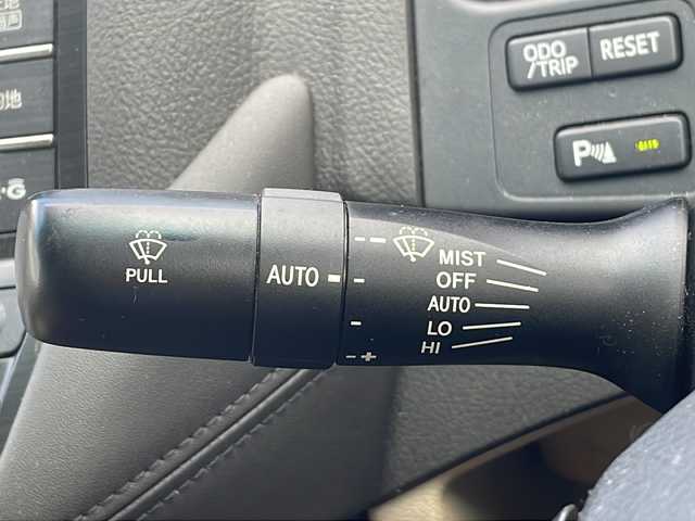 トヨタ クラウン ロイヤル ロイヤルサルーン 三重県 2008(平20)年 7.9万km ホワイトパールクリスタルシャイン 純正ナビ /バックカメラ /ビルトインETC /コーナーセンサー /前席パワーシート /クルーズコントロール /ウッドコンビステアリング /オートライト /純正フロアマット /電動格納ミラー /取扱説明書 /保証書