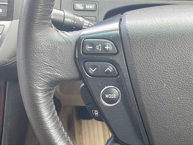 トヨタ クラウン ロイヤル ロイヤルサルーン 三重県 2008(平20)年 7.9万km ホワイトパールクリスタルシャイン 純正ナビ /バックカメラ /ビルトインETC /コーナーセンサー /前席パワーシート /クルーズコントロール /ウッドコンビステアリング /オートライト /純正フロアマット /電動格納ミラー /取扱説明書 /保証書