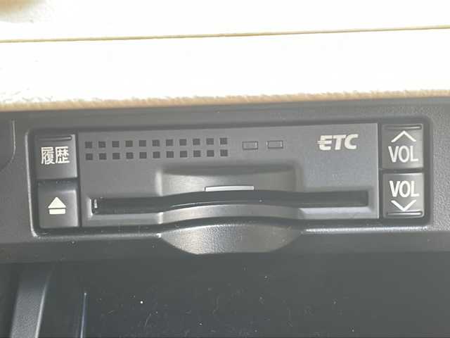 トヨタ クラウン ロイヤル ロイヤルサルーン 三重県 2008(平20)年 7.9万km ホワイトパールクリスタルシャイン 純正ナビ /バックカメラ /ビルトインETC /コーナーセンサー /前席パワーシート /クルーズコントロール /ウッドコンビステアリング /オートライト /純正フロアマット /電動格納ミラー /取扱説明書 /保証書