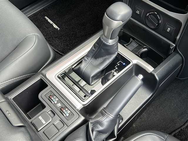 トヨタ ランドクルーザー プラド TX Lパッケージ マットブラED 広島県 2023(令5)年 2.8万km ブラック 禁煙車/７人乗/ブラックルーフレール/ムーンルーフ/トヨタセーフティセンス/・プリクラッシュセーフティ/・レーンディパーチャーアラート/・レーントレーシングアシスト/・オートマチックハイビーム/・RSA/・先行車発進告知/クリアランスソナー/純正ナビ/・フルセグTV/CD/DVD/Bluetooth//バックカメラ/革巻きステアリング/ステアリングスイッチ/オートライト/ヘッドランプウォッシャー/LEDヘッドライト/フォグランプ/黒レザーシート/シートヒーター/ベンチレーション/パワーシート/前後ドライブレコーダー/ETC2.0/純正フロアマット