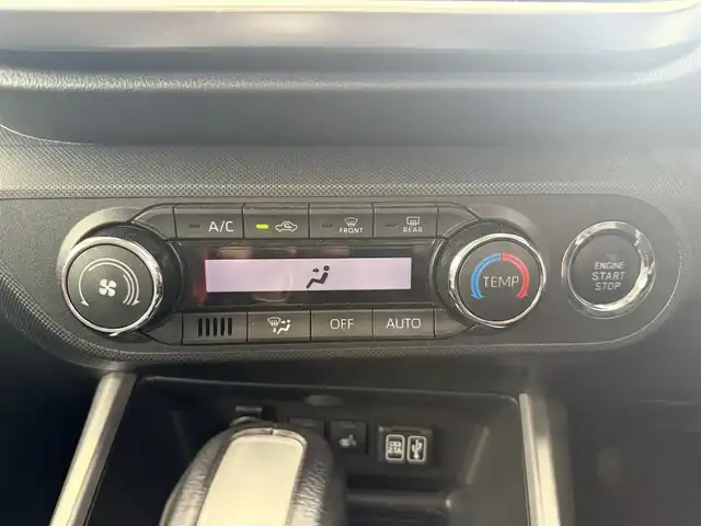 トヨタ ライズ Z 京都府 2021(令3)年 4.4万km ブラックマイカメタリック/シャイニングホワイトパール スマートアシスト/・衝突回避支援ブレーキ機能/・車線逸脱抑制制御機能/・ブレーキ抑制付誤発進抑制機能/・アダブティブドライビングビーム/・アダブティブクルーズコントロール/・衝突警報機能/・車線逸脱警報機能/・レーンキープコントロール/純正9インチディスプレイオーティオ、地デジ/バックカメラ/前席シートヒーター/ビルトインETC/前後ドライブレコーダー/LEDヘッドランプ/保証書/取扱説明書