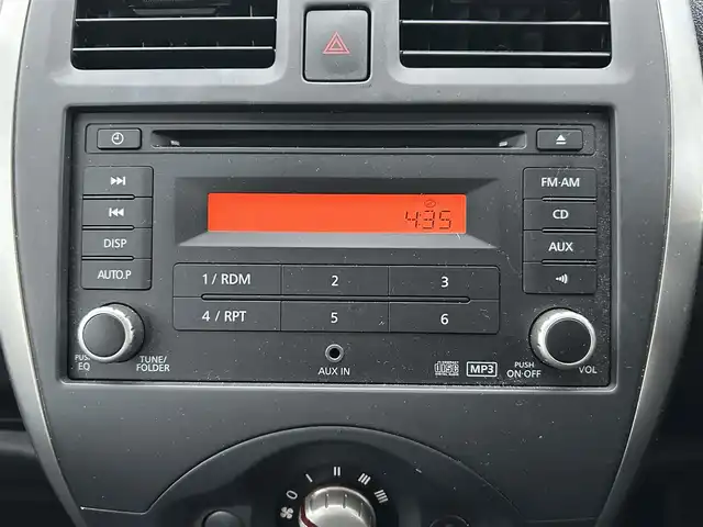 日産 マーチ 12S 岡山県 2016(平28)年 7.1万km ブリリアントシルバー 登録時走行距離70719km/純正オーディオ/横滑り防止装置/ヘッドライトレベライザー/電動格納ミラー/純正フロアマット/リモコンキー/保証書/取扱説明書