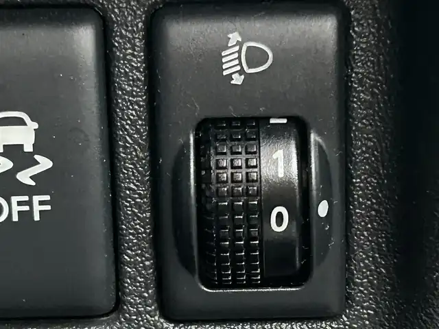 日産 マーチ 12S 岡山県 2016(平28)年 7.1万km ブリリアントシルバー 登録時走行距離70719km/純正オーディオ/横滑り防止装置/ヘッドライトレベライザー/電動格納ミラー/純正フロアマット/リモコンキー/保証書/取扱説明書