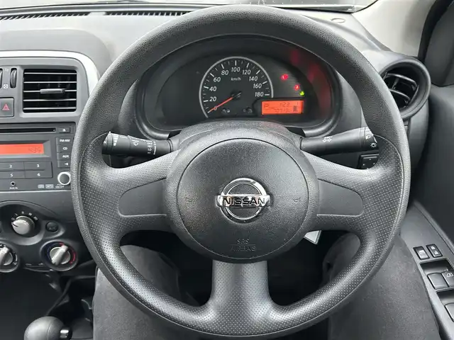 日産 マーチ 12S 岡山県 2016(平28)年 7.1万km ブリリアントシルバー 登録時走行距離70719km/純正オーディオ/横滑り防止装置/ヘッドライトレベライザー/電動格納ミラー/純正フロアマット/リモコンキー/保証書/取扱説明書