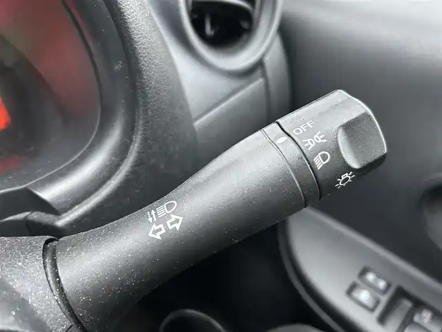 日産 マーチ 12S 岡山県 2016(平28)年 7.1万km ブリリアントシルバー 登録時走行距離70719km/純正オーディオ/横滑り防止装置/ヘッドライトレベライザー/電動格納ミラー/純正フロアマット/リモコンキー/保証書/取扱説明書