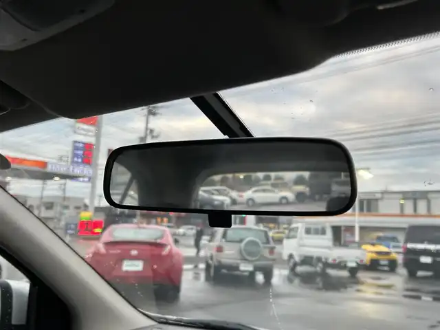 日産 マーチ 12S 岡山県 2016(平28)年 7.1万km ブリリアントシルバー 登録時走行距離70719km/純正オーディオ/横滑り防止装置/ヘッドライトレベライザー/電動格納ミラー/純正フロアマット/リモコンキー/保証書/取扱説明書