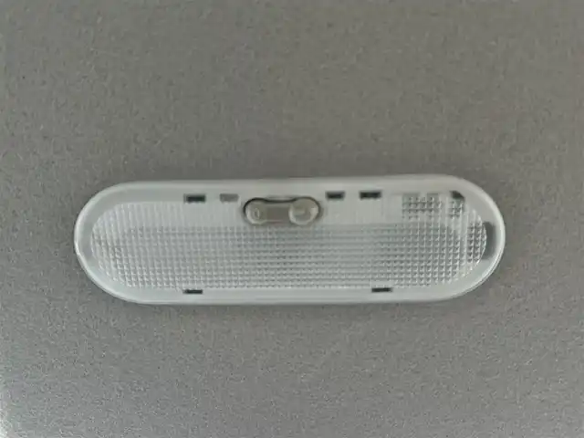 日産 マーチ 12S 岡山県 2016(平28)年 7.1万km ブリリアントシルバー 登録時走行距離70719km/純正オーディオ/横滑り防止装置/ヘッドライトレベライザー/電動格納ミラー/純正フロアマット/リモコンキー/保証書/取扱説明書