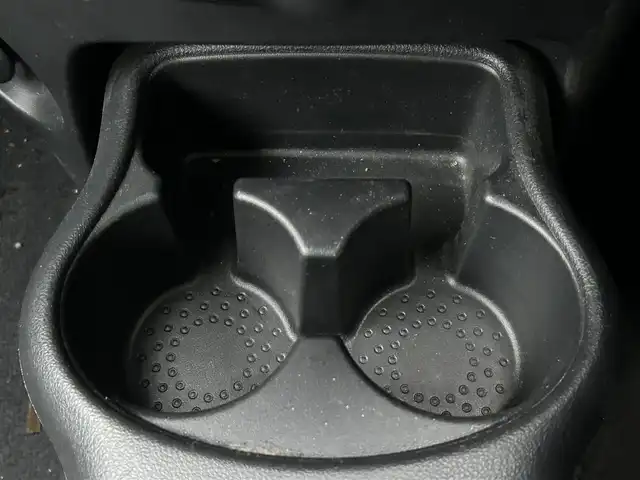 日産 マーチ 12S 岡山県 2016(平28)年 7.1万km ブリリアントシルバー 登録時走行距離70719km/純正オーディオ/横滑り防止装置/ヘッドライトレベライザー/電動格納ミラー/純正フロアマット/リモコンキー/保証書/取扱説明書