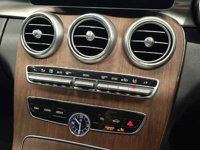 メルセデス・ベンツ Ｃ２２０ｄ ワゴン アバンギャルド 群馬県 2019(平31)年 6.7万km オブシディアンブラック レーダーセーフティパッケージ/黒革シート/純正ナビ/バックカメラ/前席パワーシート/シートヒーター/社外フロアマット/キーレスゴー/フルセグTV/ETC2.0/LEDライト/17インチAW/パークアシスト