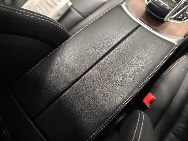 メルセデス・ベンツ Ｃ２２０ｄ ワゴン アバンギャルド 群馬県 2019(平31)年 6.7万km オブシディアンブラック レーダーセーフティパッケージ/黒革シート/純正ナビ/バックカメラ/前席パワーシート/シートヒーター/社外フロアマット/キーレスゴー/フルセグTV/ETC2.0/LEDライト/17インチAW/パークアシスト