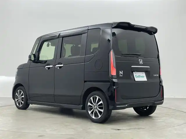 ホンダ Ｎ ＢＯＸ カスタム 埼玉県 2024(令6)年 0.9万km クリスタルブラックパール 純正ナビ　バックカメラ　ＥＴＣ　前後ドライブレコーダー　ホンダセンシング　アダプティブクルーズコントロール　シートヒーター　純正アルミホイール　スマートキー　オートハイビーム　LEDヘッドライト　TV