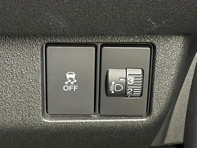 ホンダ Ｎ ＢＯＸ カスタム 埼玉県 2024(令6)年 0.9万km クリスタルブラックパール 純正ナビ　バックカメラ　ＥＴＣ　前後ドライブレコーダー　ホンダセンシング　アダプティブクルーズコントロール　シートヒーター　純正アルミホイール　スマートキー　オートハイビーム　LEDヘッドライト　TV