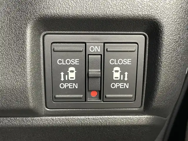 ホンダ Ｎ ＢＯＸ カスタム 埼玉県 2024(令6)年 0.9万km クリスタルブラックパール 純正ナビ　バックカメラ　ＥＴＣ　前後ドライブレコーダー　ホンダセンシング　アダプティブクルーズコントロール　シートヒーター　純正アルミホイール　スマートキー　オートハイビーム　LEDヘッドライト　TV