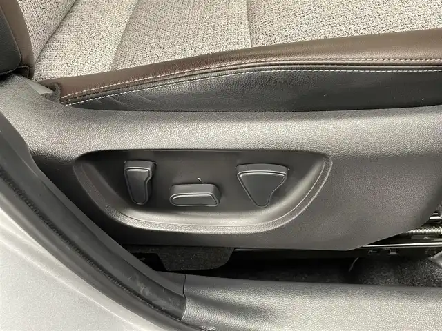 トヨタ ヤリスクロス ハイブリッド Z 愛知県 2021(令3)年 3.3万km ブラックマイカ/シルバーメタリック 2トーン 純正８型ＤＡナビ　全方位カメラ　禁煙　シートヒーター　ハーフレザー　ＢＳＭ　ＥＴＣ　前後ドラレコ　電動パーキング　セーフティセンス　衝突軽減　追従クルコン　ＬＥＤオートライト　コーナーセンサー　ＵＳＢ