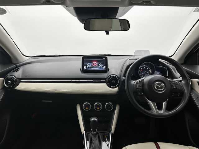 マツダ デミオ XD ツーリング Lパッケージ 愛媛県 2015(平27)年 4.4万km スノーフレイクホワイトパールマイカ ・純正ナビ（ワンセグＴＶ・ＢＴオーディオ・ＣＤＤＶＤ・ＦＭ・ＡＭ・ＡＵＸ）/・バックカメラ　/・ＵＳＢ接続　/・ＥＴＣ　/・クルーズコントロール　/・オートライト　/・ステアリングリモコン　/・ブラインドスポットモニター/・衝突軽減ブレーキ/・車検逸脱警報/・スペアキー/・ヘッドアップディスプレイ