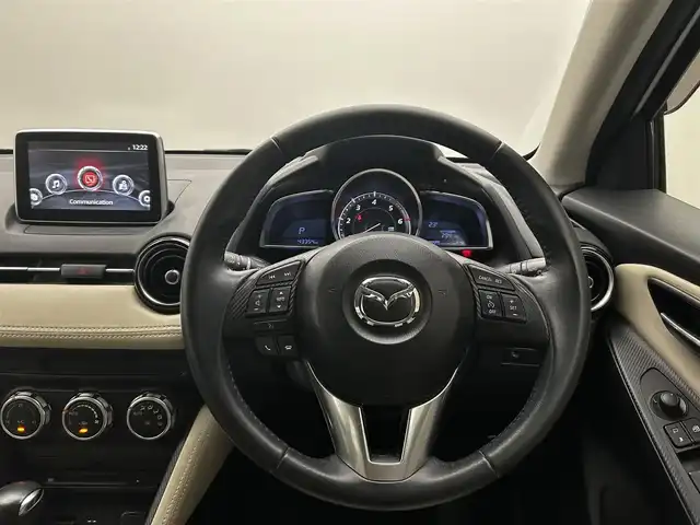 マツダ デミオ XD ツーリング Lパッケージ 愛媛県 2015(平27)年 4.4万km スノーフレイクホワイトパールマイカ ・純正ナビ（ワンセグＴＶ・ＢＴオーディオ・ＣＤＤＶＤ・ＦＭ・ＡＭ・ＡＵＸ）/・バックカメラ　/・ＵＳＢ接続　/・ＥＴＣ　/・クルーズコントロール　/・オートライト　/・ステアリングリモコン　/・ブラインドスポットモニター/・衝突軽減ブレーキ/・車検逸脱警報/・スペアキー/・ヘッドアップディスプレイ
