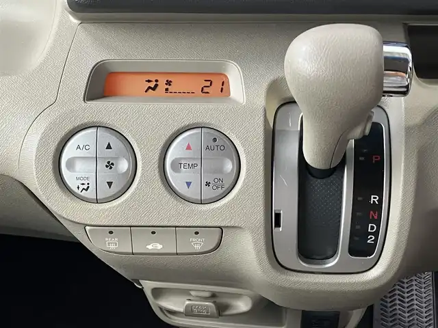 ホンダ ライフ G HIDスマートスペシャル 高知県 2012(平24)年 11.8万km 黒 ナビ	/ＥＢＤ（電子制御制動力配分システム）付/ＡＢＳディスチャージヘッドライト＜ＨＩＤ＞（ロービーム、オートレベリング機構付）/スマートプラス装備/ ナビ装着用スペシャルパッケージ/Ｈｏｎｄａスマートキーシステム/フルオート・エアコンディショナー/ハーフシェイドフロントウィンドウ/カラードフロントグリル