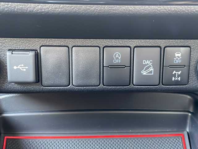 トヨタ ハイラックス Z GRスポーツ 京都府 2024(令6)年 0.7万km アティチュードブラックマイカ ワンオーナー/純正ナビ/　・BTオーディオ/FM・AM/バックカメラ/アラウンドビューモニター/ベッドライナー/社外マフラーMclimb/ブロックタイヤ/ETC/ドラレコ前後/クルーズコントロール/四輪駆動/クリアランスソナー/プッシュスタート/プリクラッシュセーフティ/電格ウィンカーミラー/ステアリングスイッチ/横滑り防止/車線逸脱防止装置/取説/保証書/スペアキー/D席パワーシート/D席シートヒーター/パドルシフト/オートライト/オールオートパワーウィンドウ