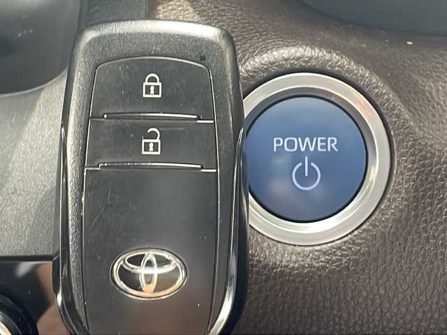 トヨタ ヤリスクロス ハイブリッド Z 高知県 2020(令2)年 3.5万km ブラックマイカ/ホワイトパールクリスタルシャイン 2トーン 純正ディスプレイオーディオナビ機能付き/(Bluetooth/CD/DVD/フルセグ)/アラウンドビューモニター/前後ドライブレコーダー/ビルトインETC/アダプティブクルーズコントロール/ハーフレザーシート/パワーシート/シートヒーター/ステアリングヒーター/純正18インチアルミホイール/オートライト/オートマチックハイビーム/LEDヘッドライト/フォグランプ/プッシュスタート/スマートキー/純正フロアマット/ドアバイザー/電動パーキングホールド/オートブレーキホールド/スペアタイヤ/オートリトラクタブルミラー