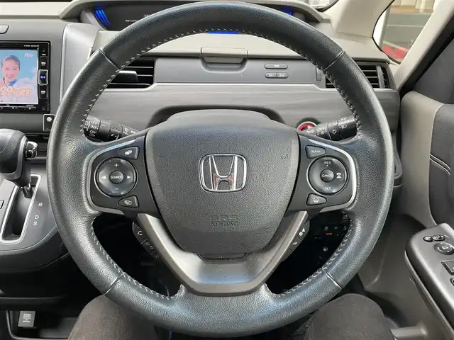 ホンダ フリード G ホンダセンシング 千葉県 2018(平30)年 4万km ホワイトオーキッドパール 純正メモリナビ/(フルセグTV CD DVD BT FM AM)/ナビ連動ドライブレコーダー/バックカメラ/衝突被害軽減システム/車線逸脱警報/クルーズコントロール/ハーフレザーシート/両側パワースライドドア/横滑り防止装置/ビルトインETC/アイドリングストップ/LEDヘッドライト/フォグランプ/オートライト/ウィンカーミラー/電動格納ミラー/純正15インチAW/シートリフター/プッシュスタート/スマートキー/フロアマット/ドアバイザー/取扱説明書/保証書/モデューロエアロ（F/S）