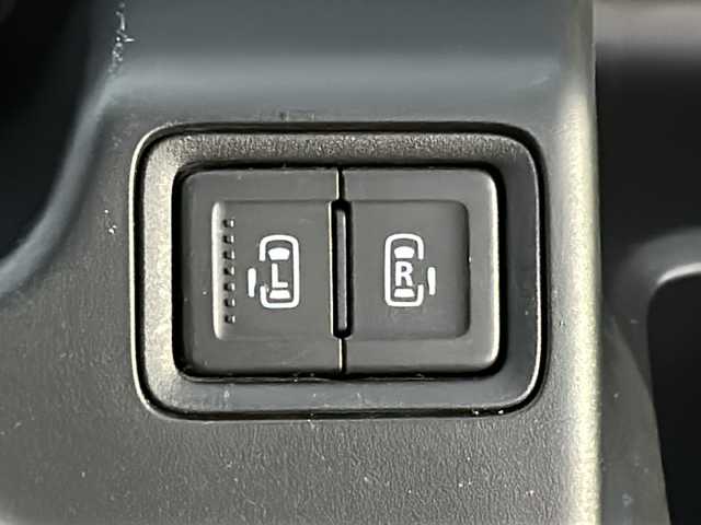 スズキ ソリオ バンディット HV MV Dカメラ ブレーキS 広島県 2018(平30)年 2.7万km ピュアホワイトP デュアルカメラブレーキサポート/車線逸脱警報/クルーズコントロール/純正8型ナビ（CN-RZ83）/・フルセグTV/・CD/DVD/・Bluetooth/・SD/音楽録音/USB/全方位カメラ/両側パワースライドドア/革巻きステアリング/ステアリングスイッチ/オートライト/シートヒーター（D席）/前方ドライブレコーダー（TZ-D204）/シートバックテーブル/リアサンシェード/純正ドアバイザー/純正ETC/スマートキー/プッシュスタート/スペアキー/コーナーポール/純正15インチアルミホイール/W+サイドエアバック