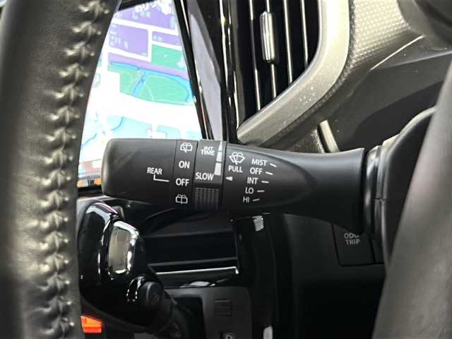 スズキ ソリオ バンディット HV MV Dカメラ ブレーキS 広島県 2018(平30)年 2.7万km ピュアホワイトP デュアルカメラブレーキサポート/車線逸脱警報/クルーズコントロール/純正8型ナビ（CN-RZ83）/・フルセグTV/・CD/DVD/・Bluetooth/・SD/音楽録音/USB/全方位カメラ/両側パワースライドドア/革巻きステアリング/ステアリングスイッチ/オートライト/シートヒーター（D席）/前方ドライブレコーダー（TZ-D204）/シートバックテーブル/リアサンシェード/純正ドアバイザー/純正ETC/スマートキー/プッシュスタート/スペアキー/コーナーポール/純正15インチアルミホイール/W+サイドエアバック