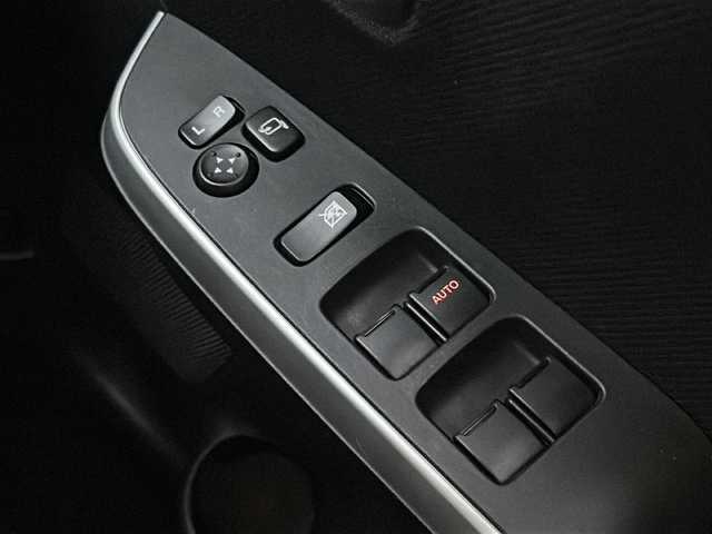 スズキ ソリオ バンディット HV MV Dカメラ ブレーキS 広島県 2018(平30)年 2.7万km ピュアホワイトP デュアルカメラブレーキサポート/車線逸脱警報/クルーズコントロール/純正8型ナビ（CN-RZ83）/・フルセグTV/・CD/DVD/・Bluetooth/・SD/音楽録音/USB/全方位カメラ/両側パワースライドドア/革巻きステアリング/ステアリングスイッチ/オートライト/シートヒーター（D席）/前方ドライブレコーダー（TZ-D204）/シートバックテーブル/リアサンシェード/純正ドアバイザー/純正ETC/スマートキー/プッシュスタート/スペアキー/コーナーポール/純正15インチアルミホイール/W+サイドエアバック