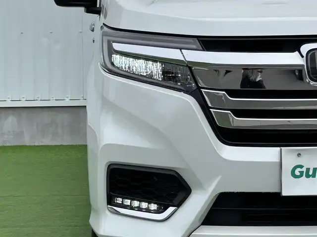 ホンダ ステップワゴン スパーダ ハイブリッド G ホンダセンシング 香川県 2018(平30)年 6.7万km プラチナホワイトパール 登録時走行距離：66111km/衝突被害軽減装置/純正9型ナビゲーション/→フルセグTV/→CD/DVD再生/バックカメラ/ビルトインETC/ドライブレコーダー/クルーズコントロール/ステアリングリモコン/革巻きステアリング/LECオートライト/フォグランプ/純正フロアマット/後席サンシェード/横滑り防止装置/レーンキープアシスト/盗難防止装置/スマートキー/スペアキー