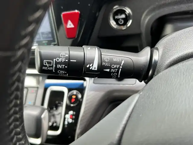 ホンダ ステップワゴン スパーダ ハイブリッド G ホンダセンシング 香川県 2018(平30)年 6.7万km プラチナホワイトパール 登録時走行距離：66111km/衝突被害軽減装置/純正9型ナビゲーション/→フルセグTV/→CD/DVD再生/バックカメラ/ビルトインETC/ドライブレコーダー/クルーズコントロール/ステアリングリモコン/革巻きステアリング/LECオートライト/フォグランプ/純正フロアマット/後席サンシェード/横滑り防止装置/レーンキープアシスト/盗難防止装置/スマートキー/スペアキー