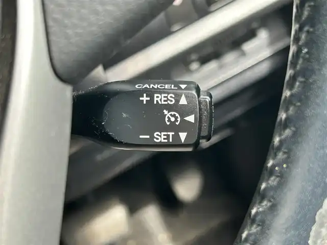 トヨタ エスクァイア Gi 福岡県 2017(平29)年 8.5万km ブラック ワンオーナー/サンルーフ/衝突軽減/純正ナビ/(AM/FM/CD/DVD/BT/フルセグ)/バックカメラ/ETC/両側パワースライドドア/アイドリングストップ/レザーシート/シートヒーター/MTモード付きAT/革巻きステアリング/ステアリングスイッチ/AUTOライト/LEDヘッドライト/フォグランプ/AUTOハイビーム/横滑り防止/プッシュスタート/スマートキー