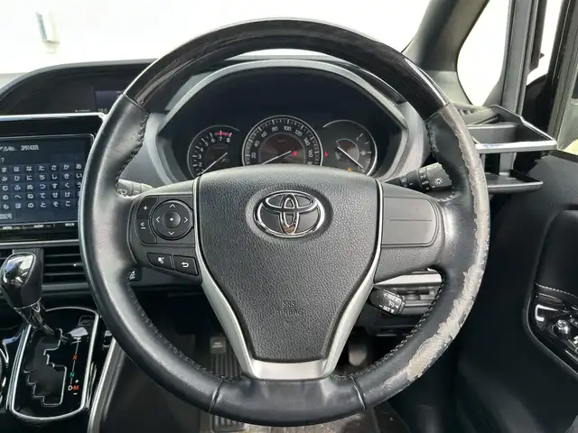 トヨタ エスクァイア Gi 福岡県 2017(平29)年 8.5万km ブラック ワンオーナー/サンルーフ/衝突軽減/純正ナビ/(AM/FM/CD/DVD/BT/フルセグ)/バックカメラ/ETC/両側パワースライドドア/アイドリングストップ/レザーシート/シートヒーター/MTモード付きAT/革巻きステアリング/ステアリングスイッチ/AUTOライト/LEDヘッドライト/フォグランプ/AUTOハイビーム/横滑り防止/プッシュスタート/スマートキー